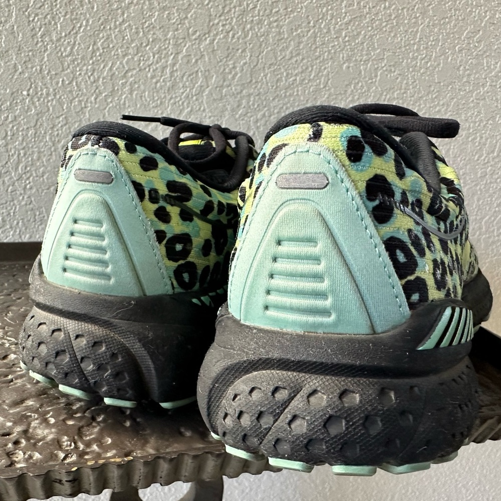 Brooks Women's Mint Green Black Leopard Print Running Shoes - Picture 4 of 11